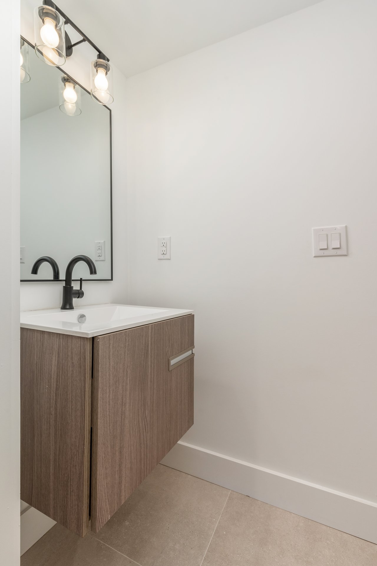 712 S 17th St #2, Philadelphia, PA 19146	