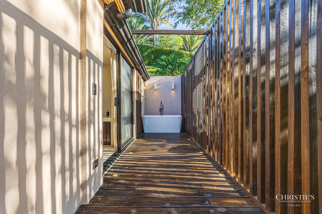 Luxury Hotel Boutique with Ocean Views | Walking distance to the beach | 13.2 Acres