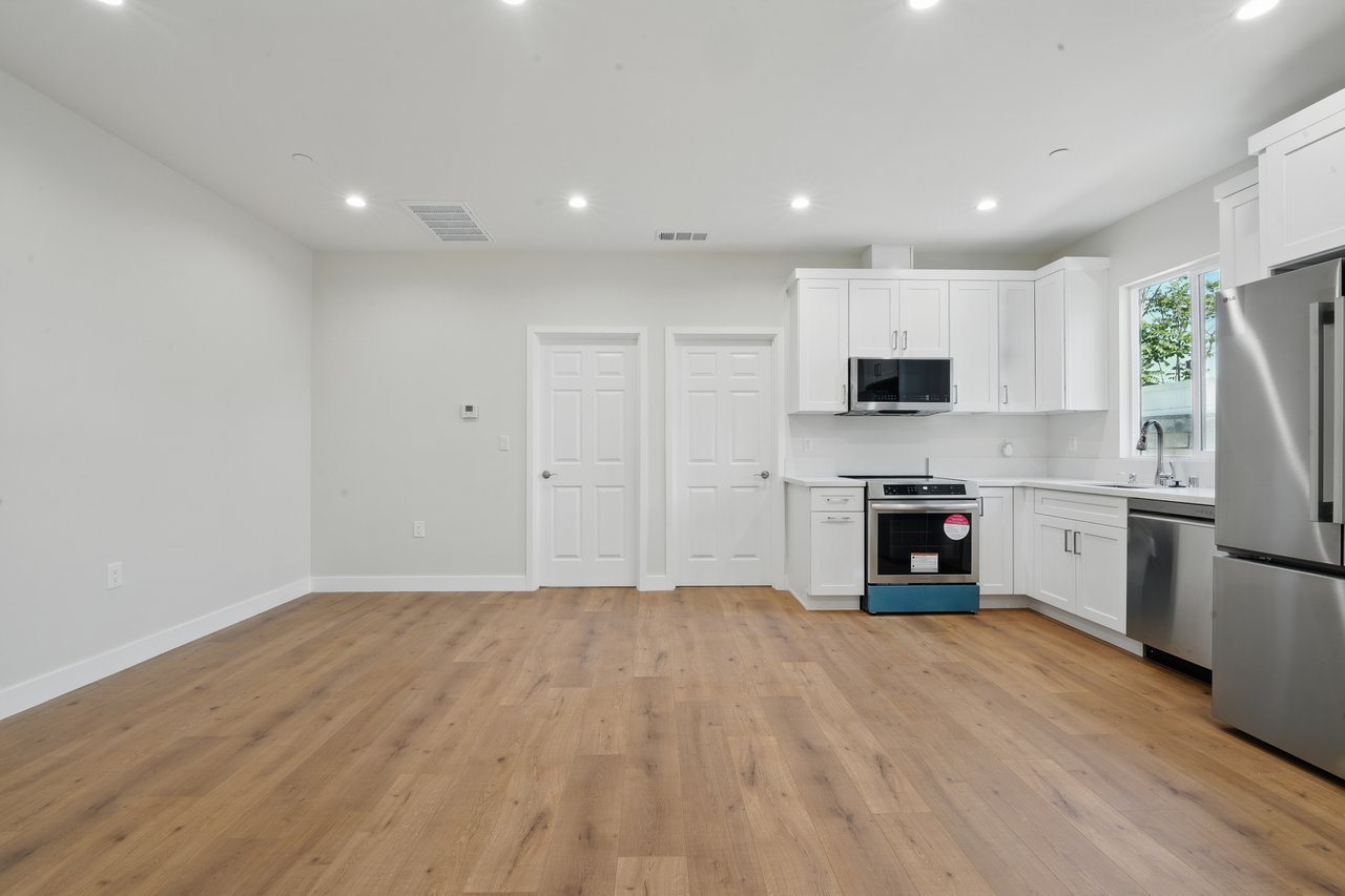 4 Units in North Hollywood