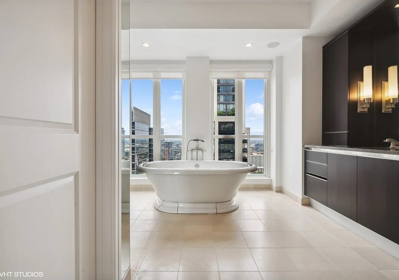 11 E Walton St APT 3101
