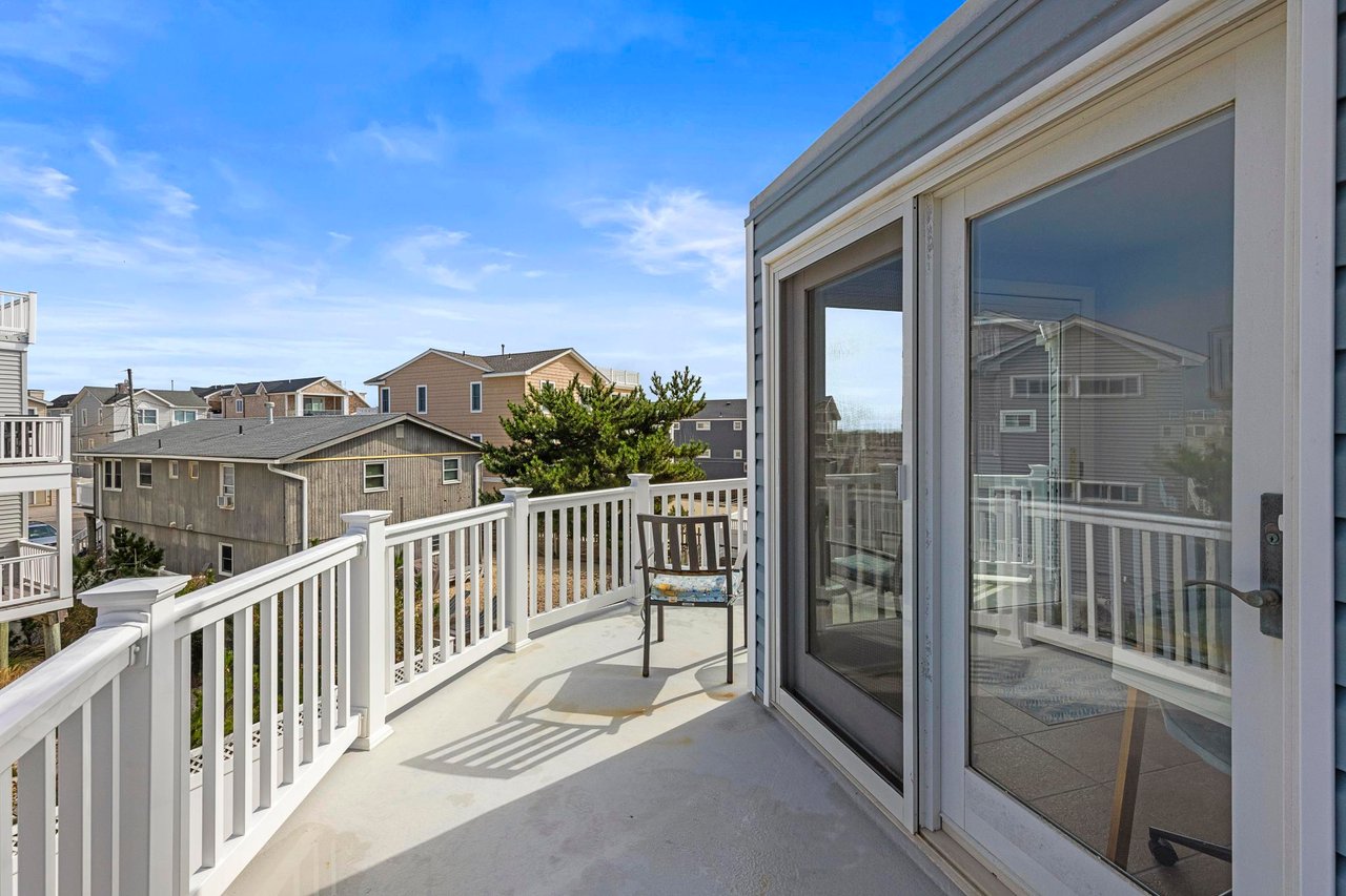 229 Merivale Ave. (1st and 2nd floor), Beach Haven