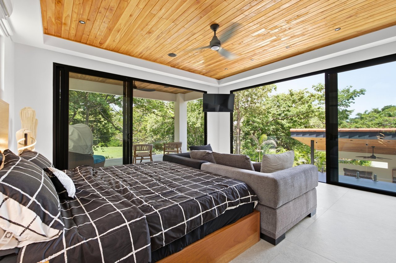 Casa La Ola Perfecta | Luxury 5-Bedroom Home with Pool Near the Beach in Hacienda Pinilla