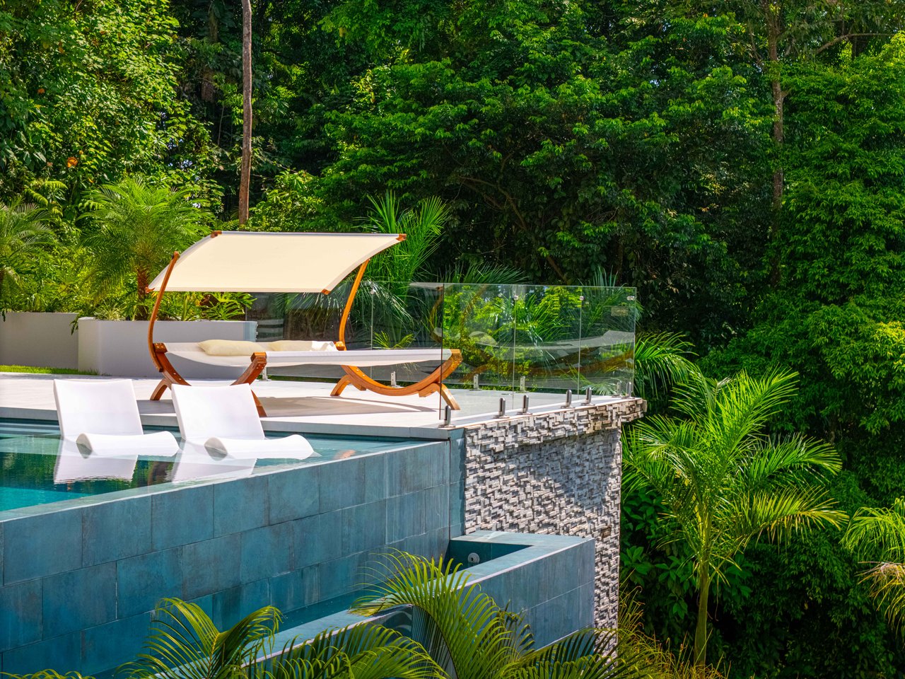 Luxury 4-Bed Home with Ocean & Jungle Views in Ojochal