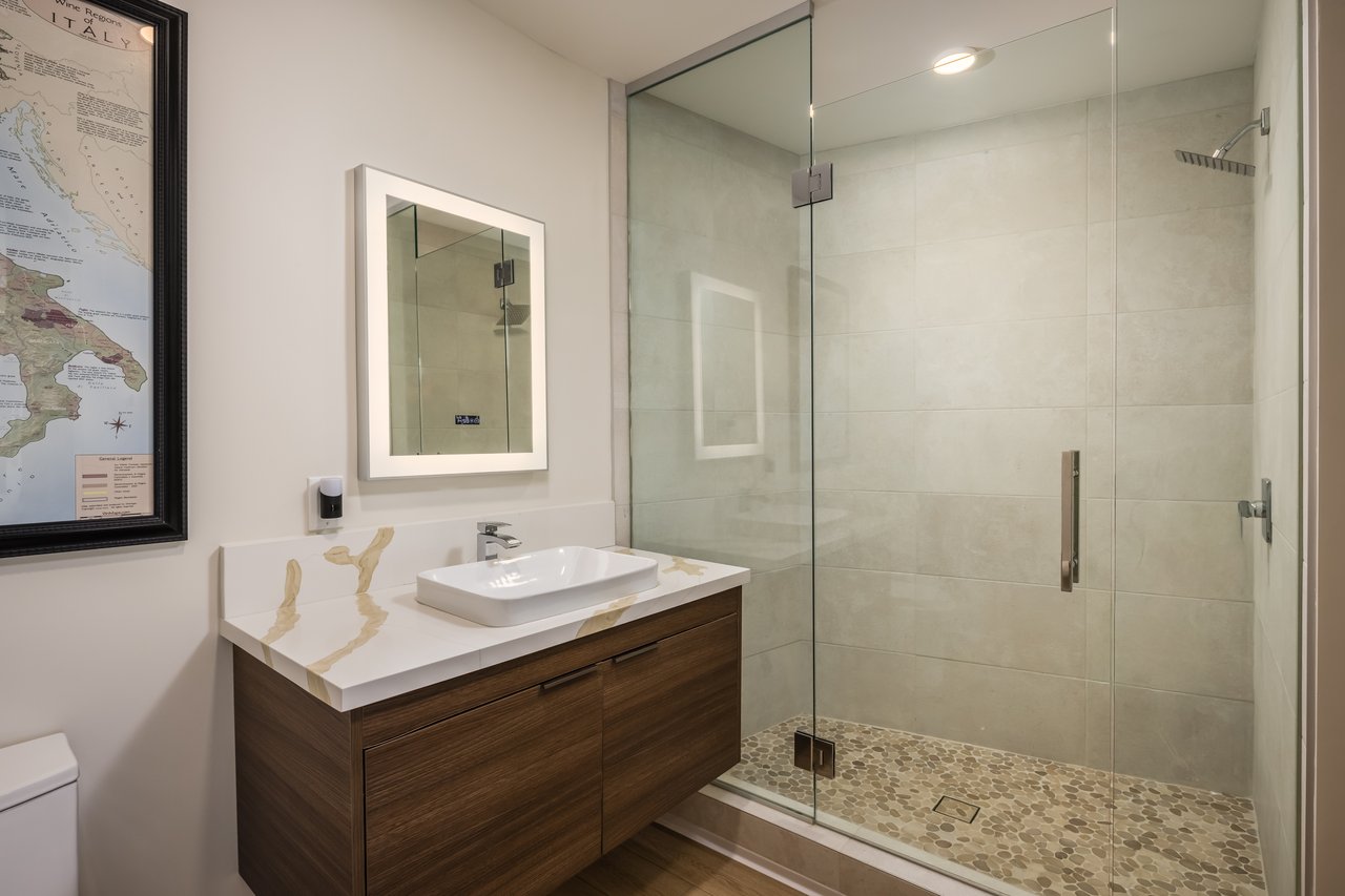  Downtown Carlsbad Coastal Residence 