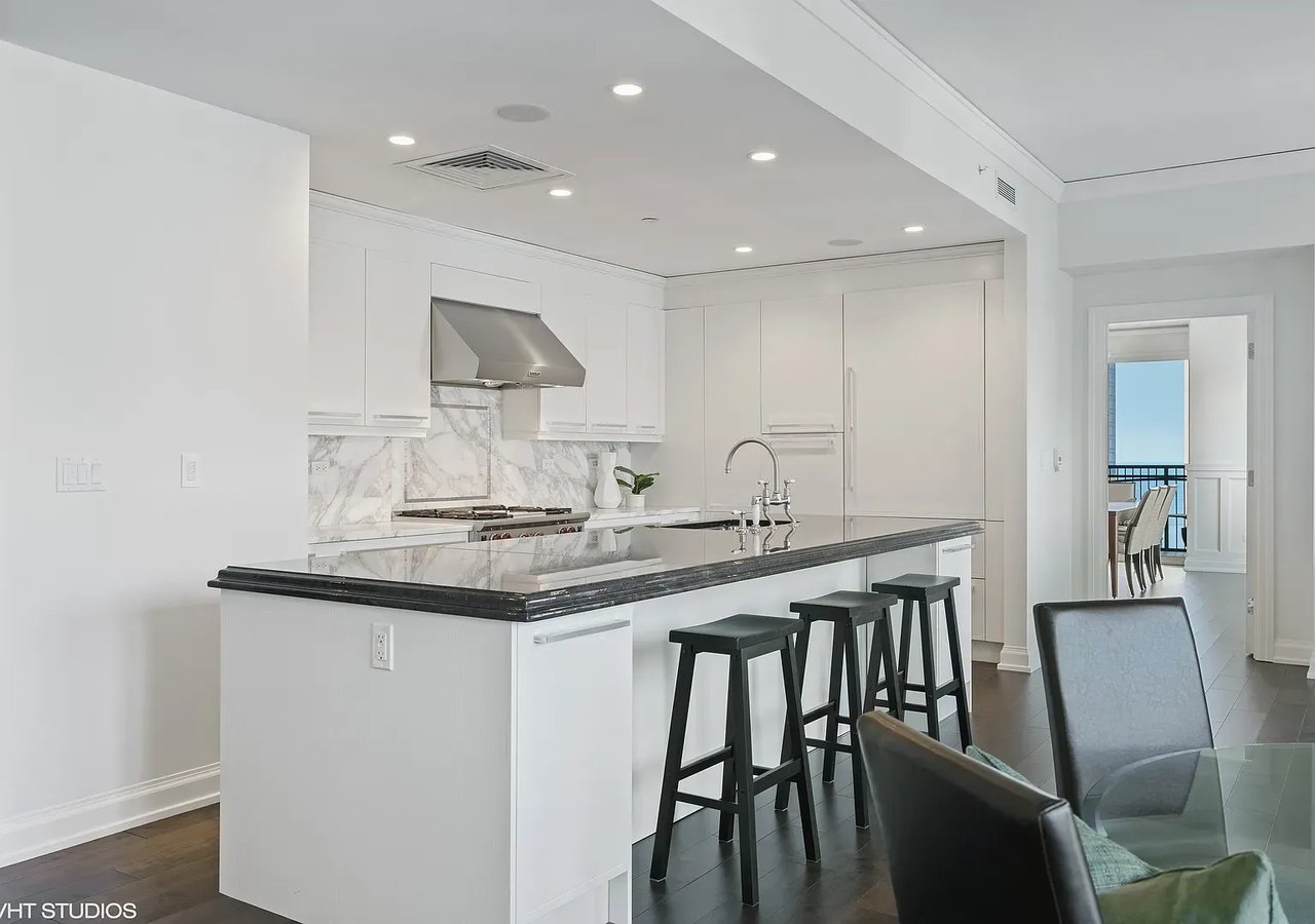 11 E Walton St APT 3201