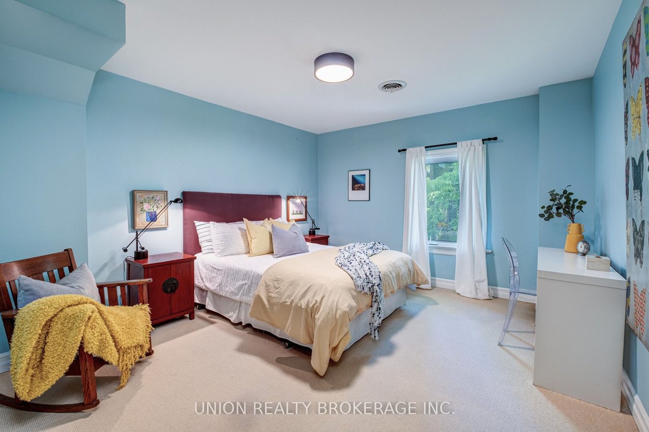 29 Pine Cres