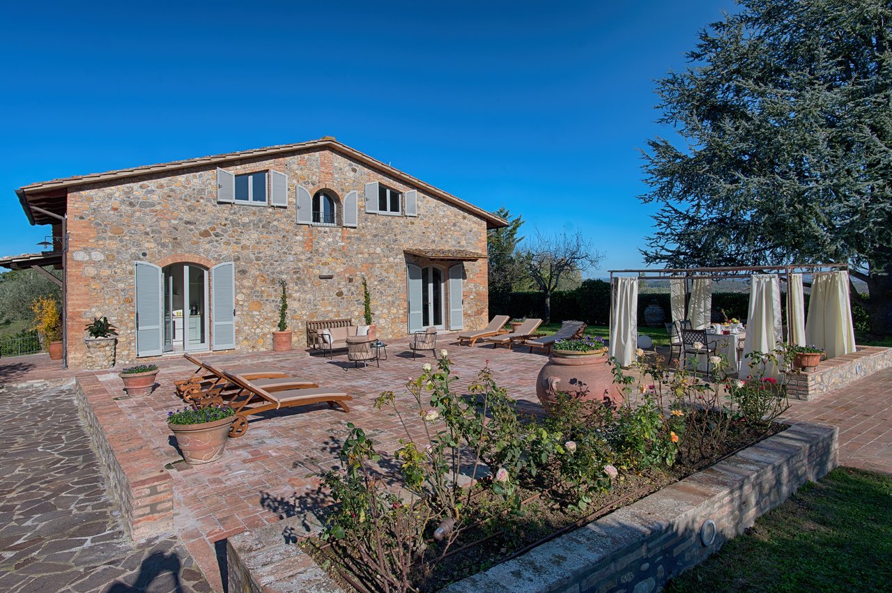 Tuscan Villa With Panoramic Country Views