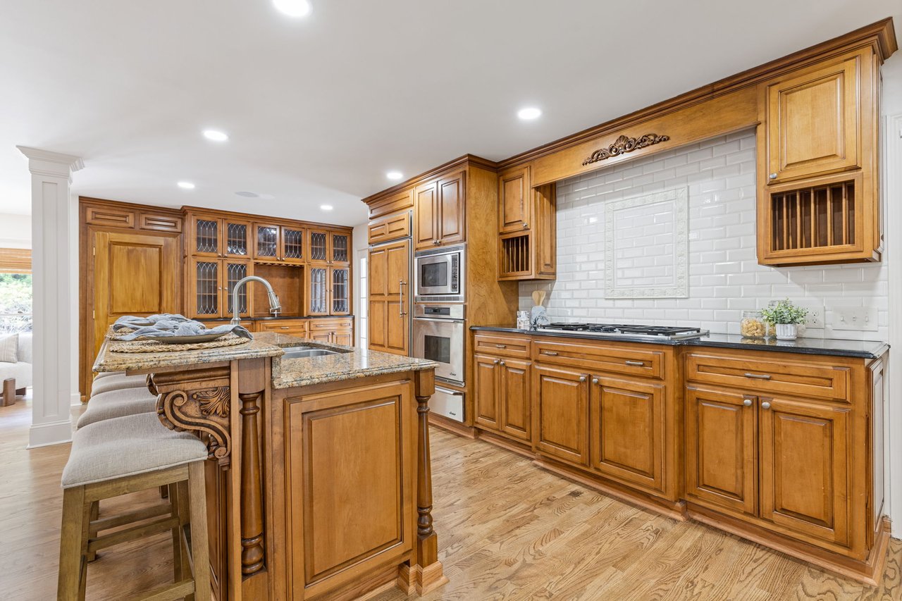 5650 Eden Roc Ln