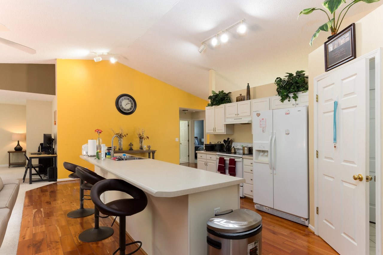 Sold - 612 Hunters Lane, 3 Beds with a Creek & Great Room