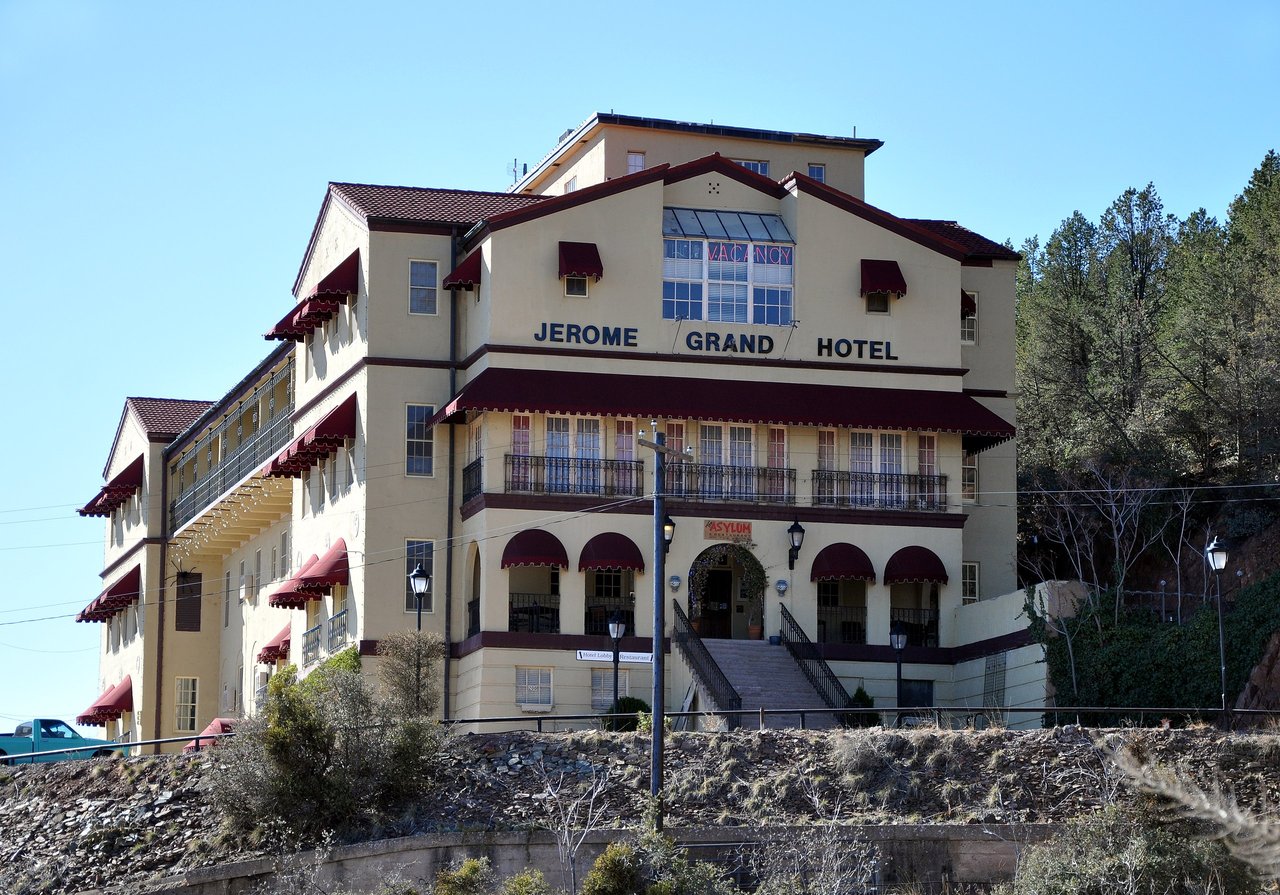 Haunted Homes & Spooky Towns: Arizona’s Take on Zillow’s Halloween Hotspots