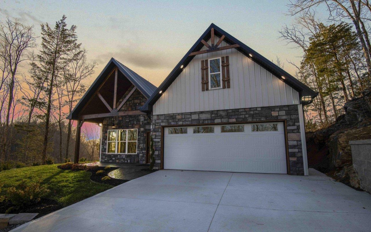 Wallace Luxury Spotlight | 9502 Old Loyston Road Knoxville, TN 37938