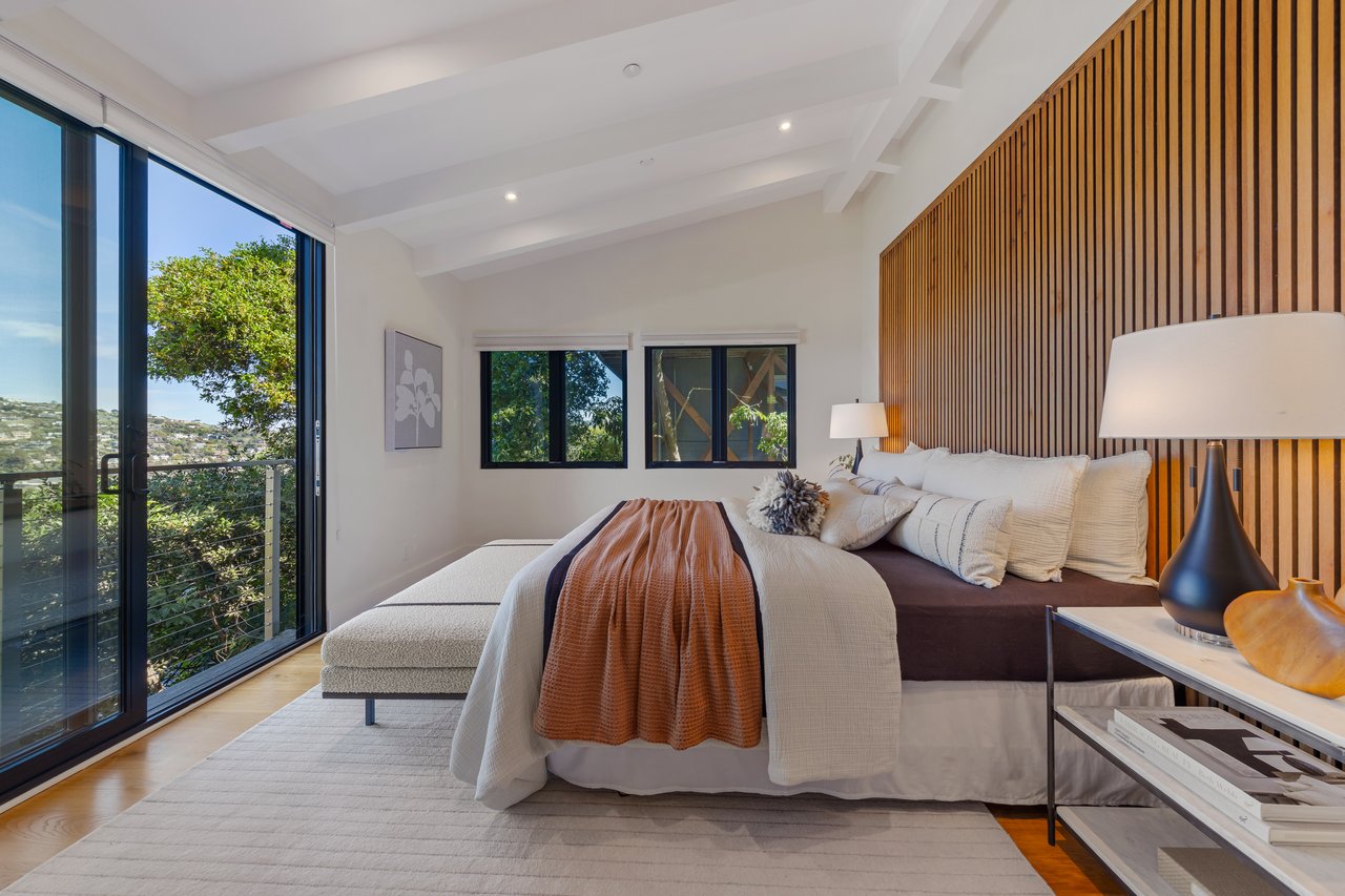 Contemporary Gem on Belvedere Island