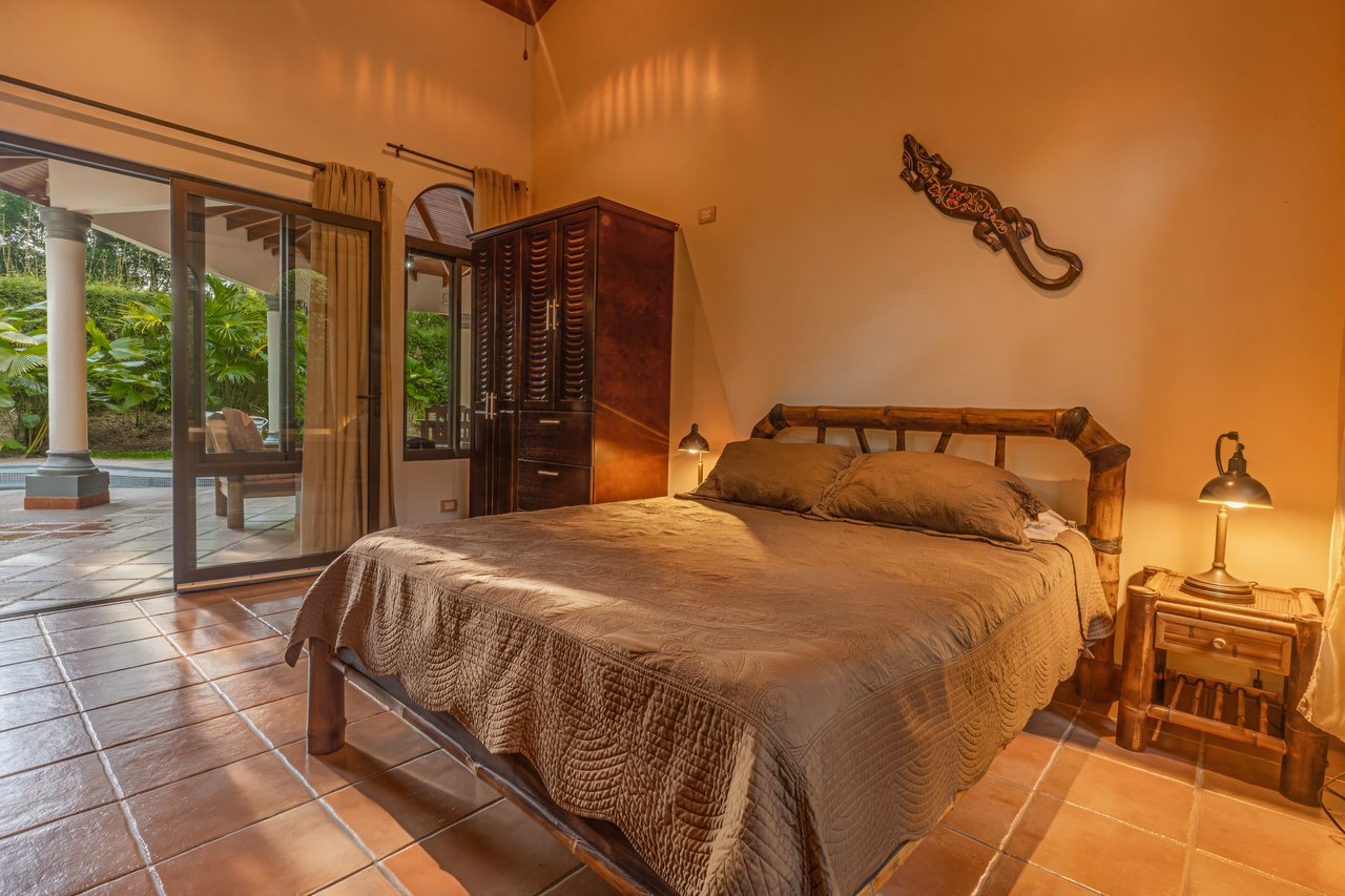 Ojochal Tropical Retreat | 4 Ensuite Bedrooms, Pool & Outdoor Living