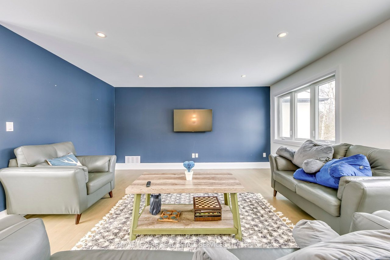 2 Couchiching Cres