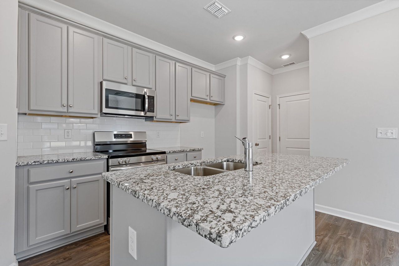 693 Shoals Trl