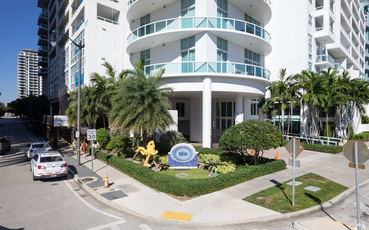 1800 Club Miami