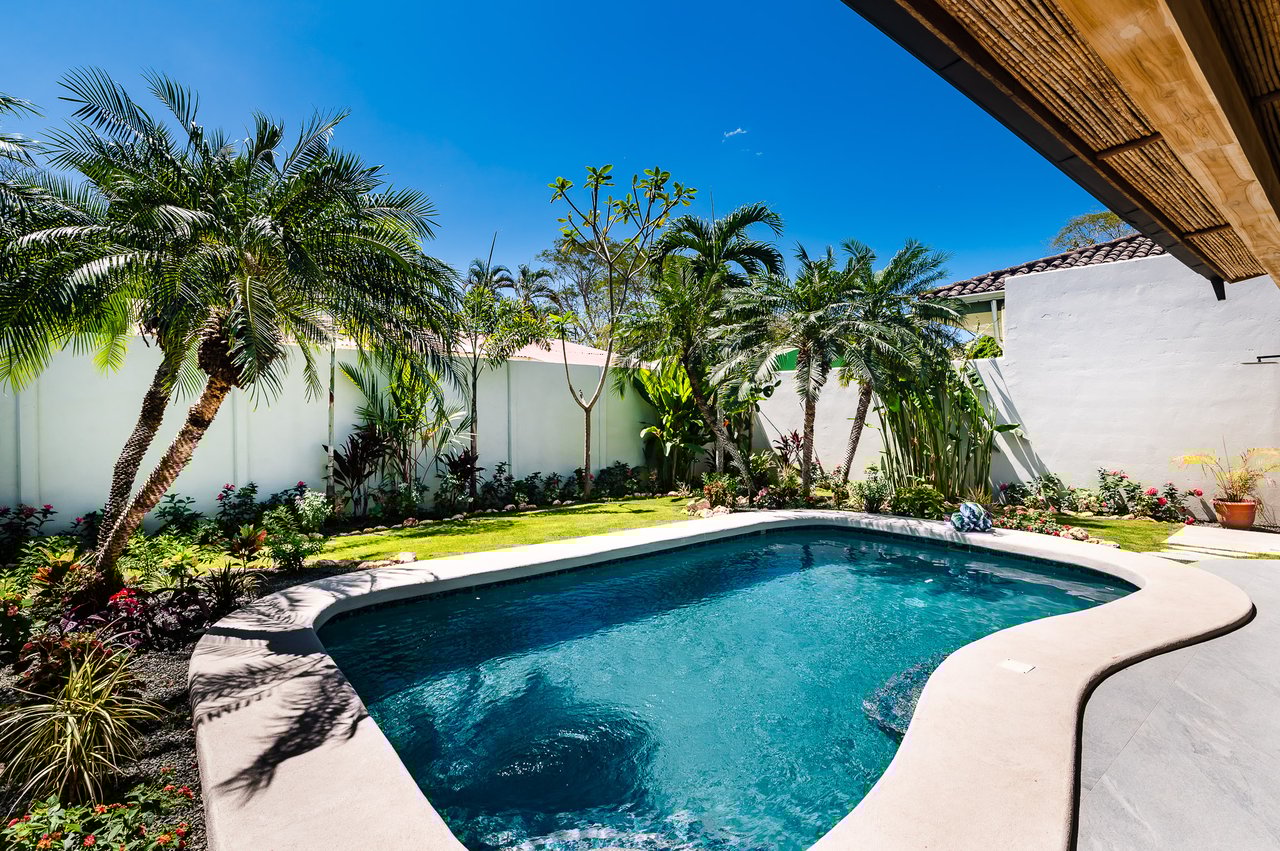 Casa Nueva Vida | Great investment property in Playa Potrero!