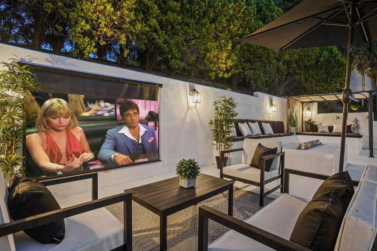 16733 Oak View Dr, Encino