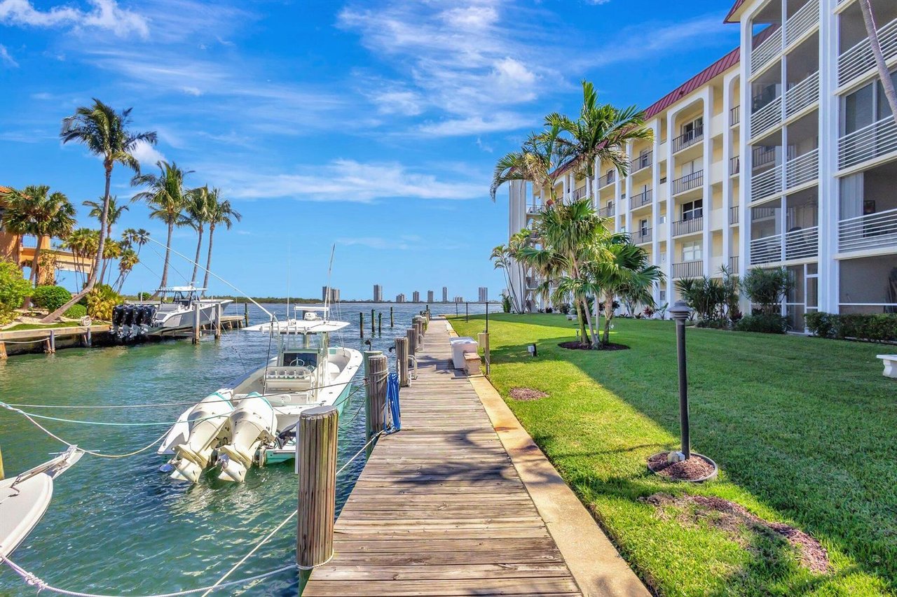 105 Paradise Harbour Boulevard #109