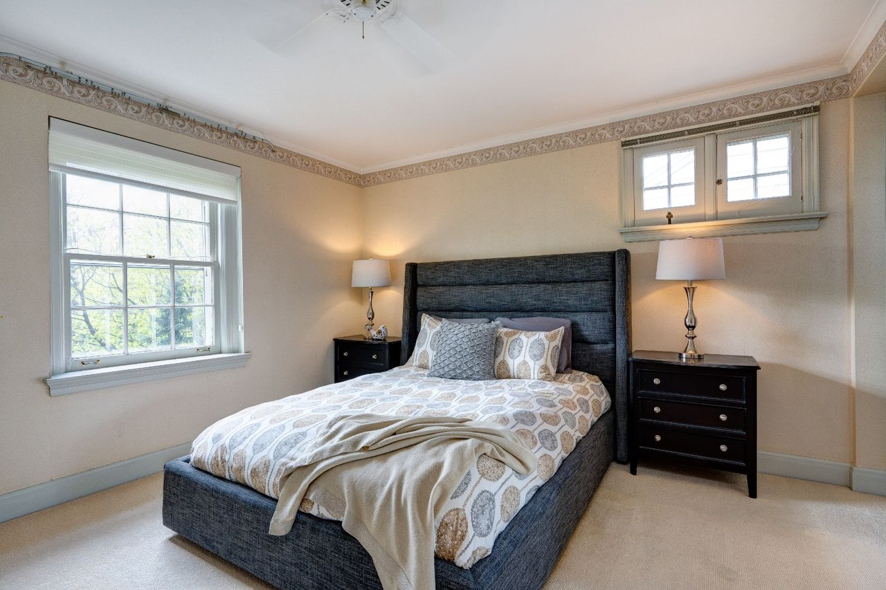 277 Glen Manor Dr E