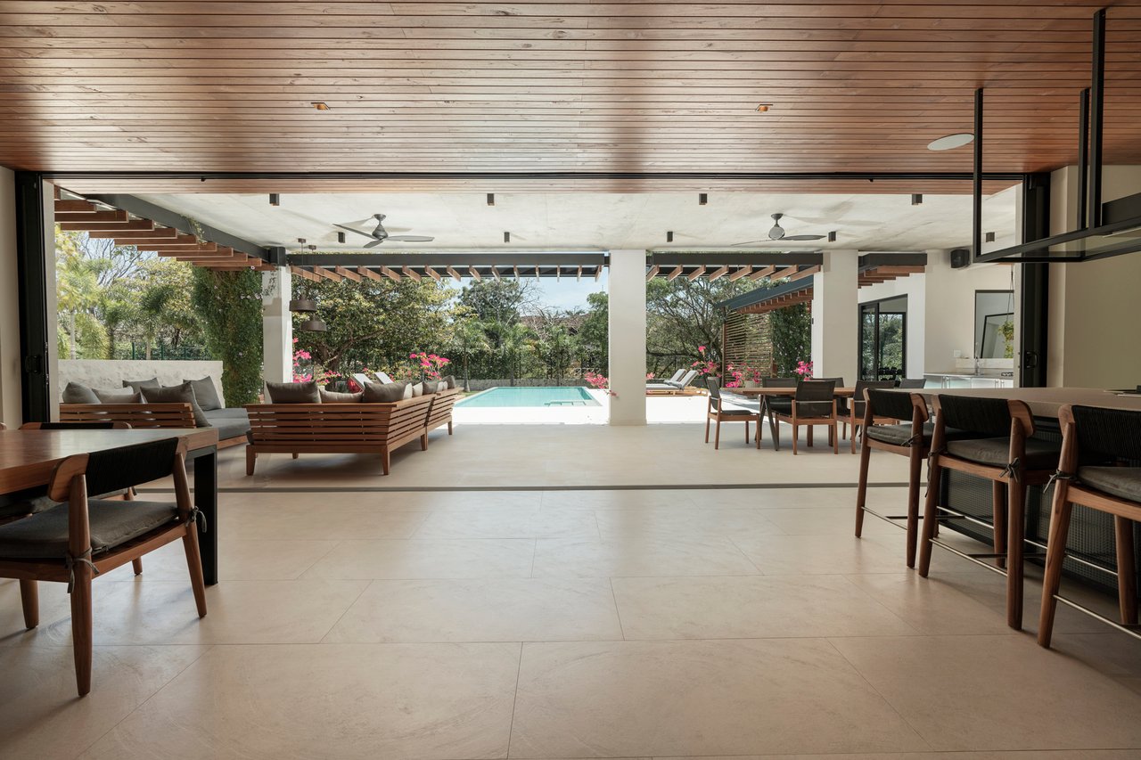 Villa Solana: Modern Luxury Steps from Playa Mansita in Hacienda Pinilla