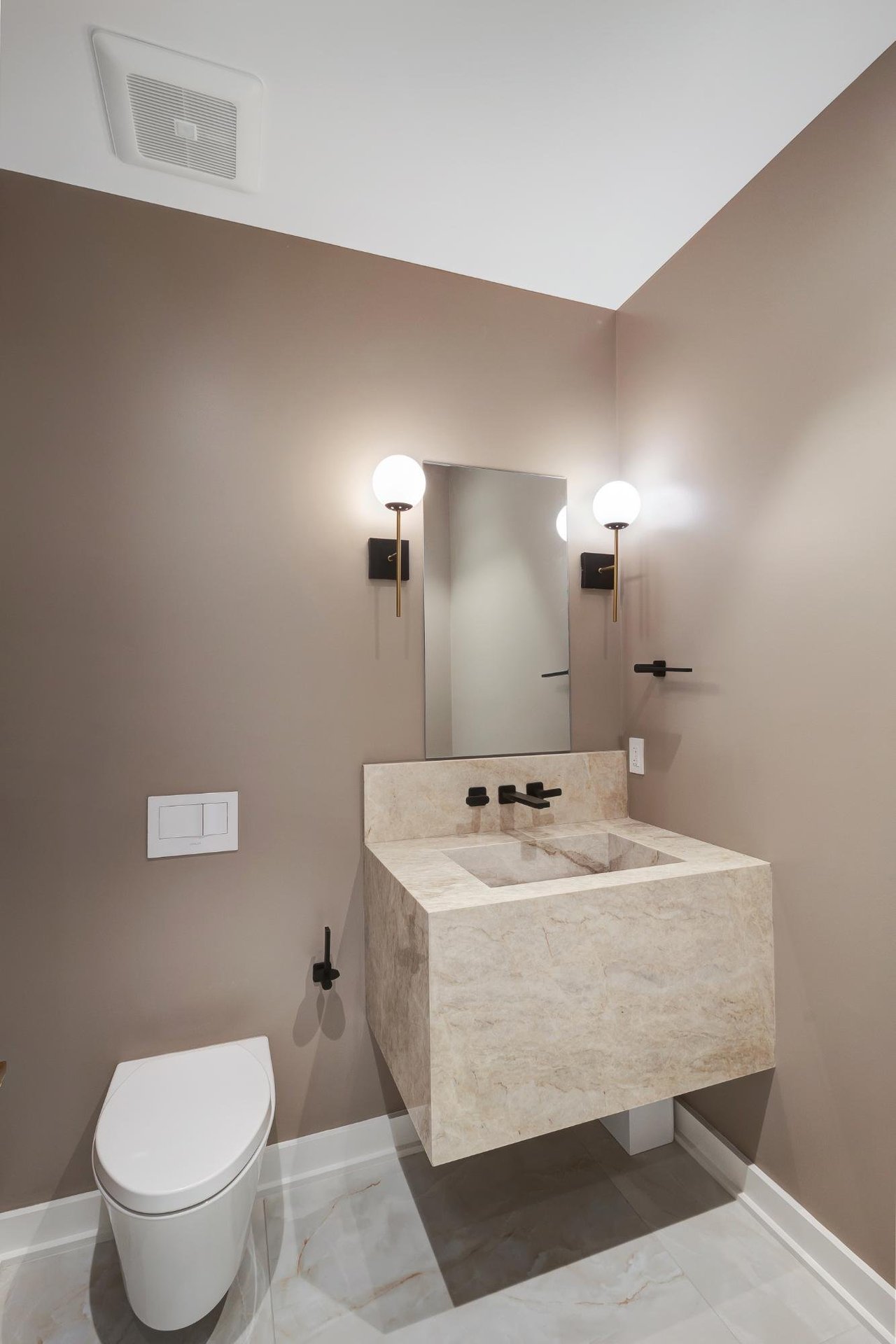 Aqualina Beach Front Apartment, 1103 