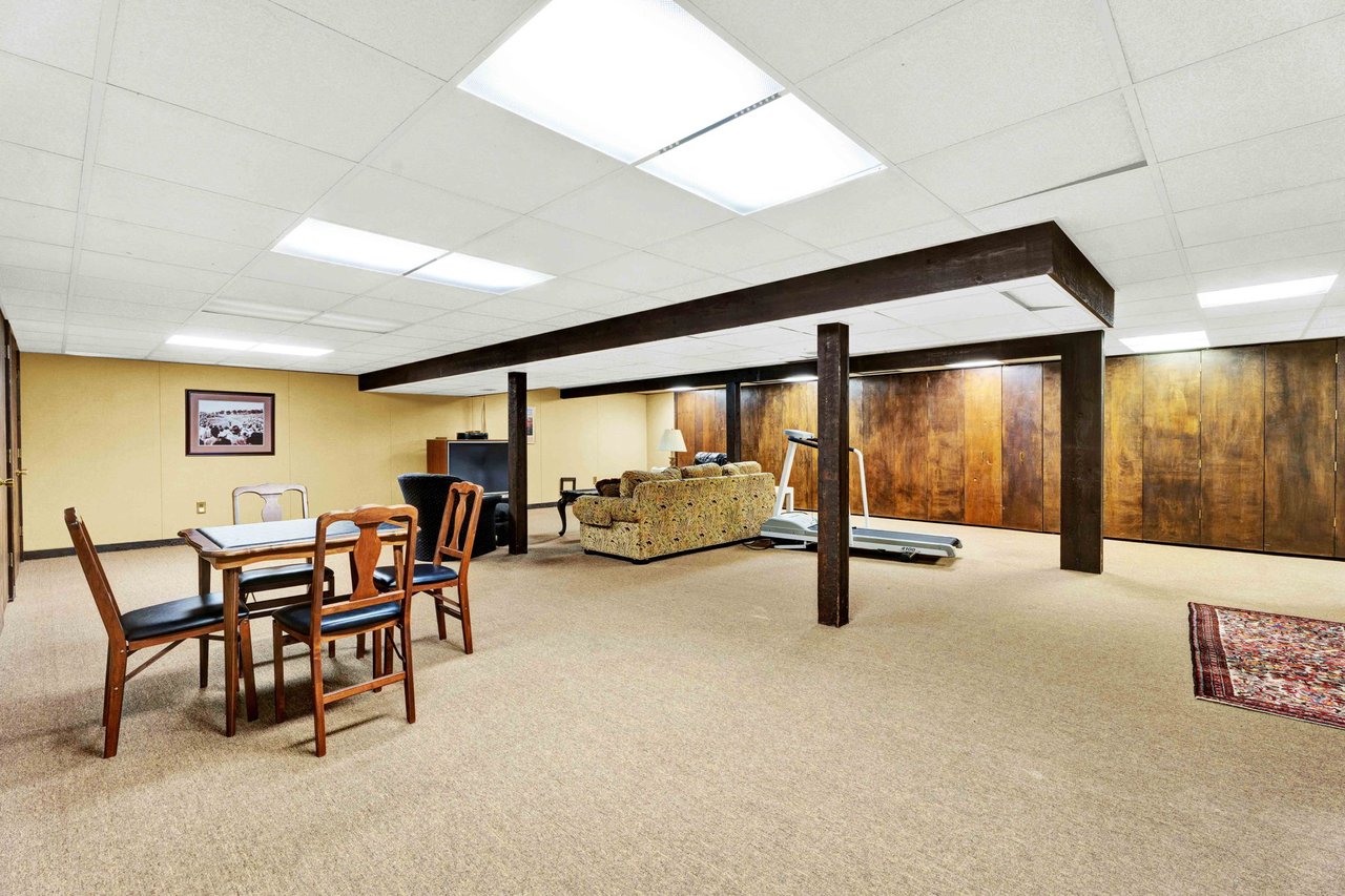 1100 Bretton Lane, Bloomfield Hills