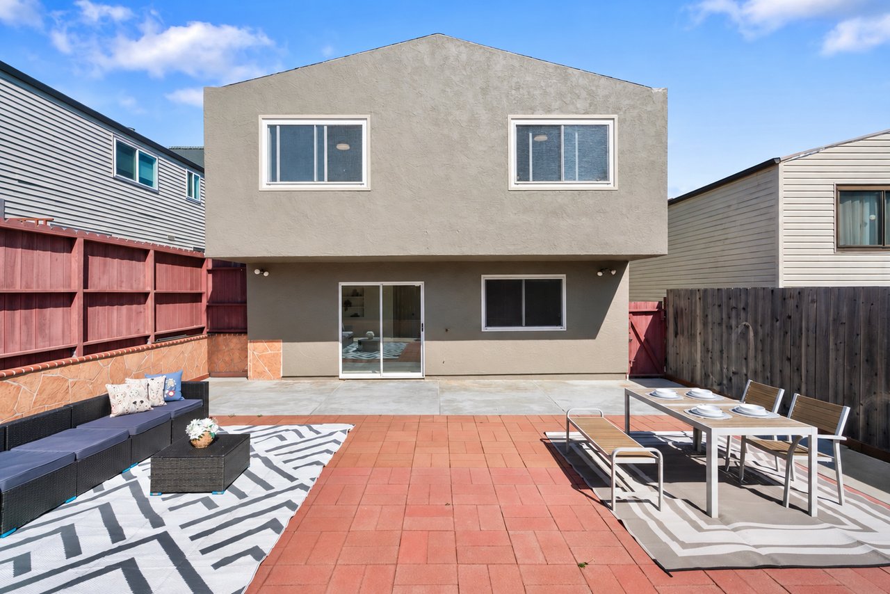 964 Gellert Blvd