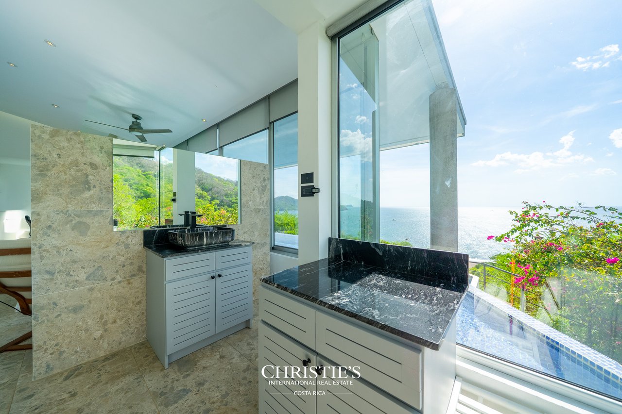 Glass House with Stunning Ocean Views and Award-Winning Design in Costa Rica, Guanacaste - Casa Holmes
