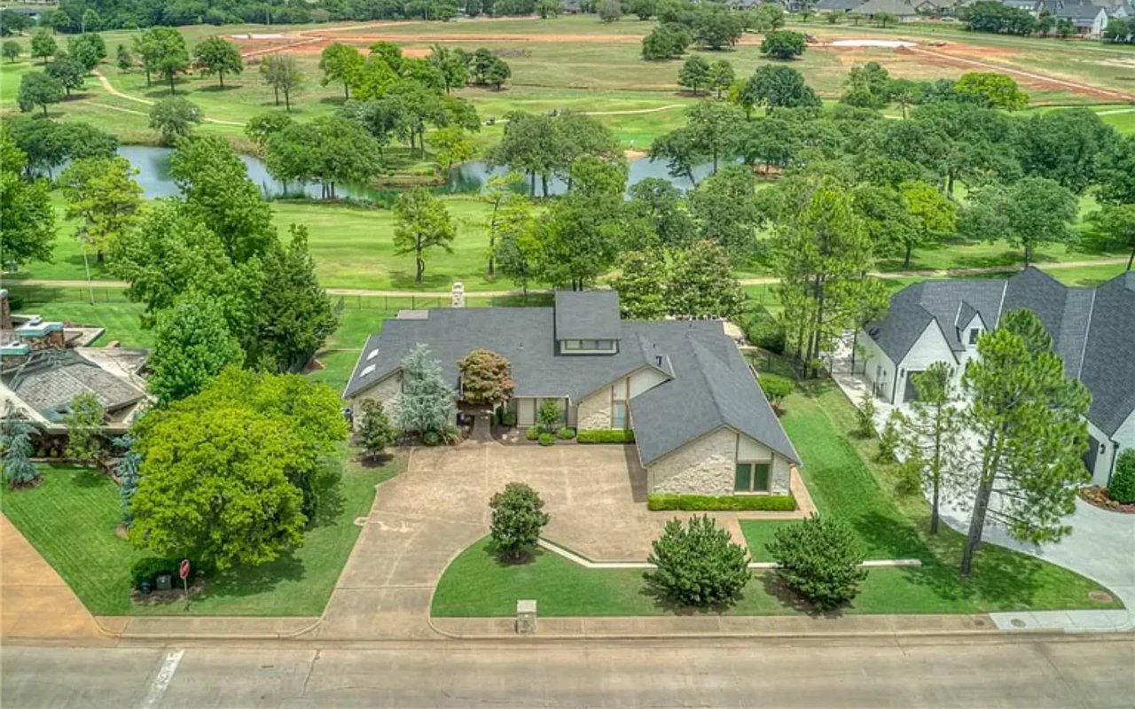 1201 Oak Tree Dr