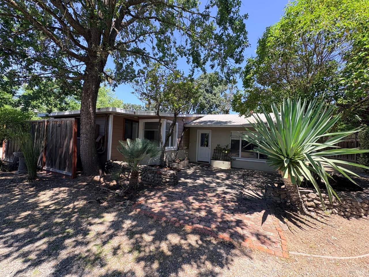 372 Saunders Dr