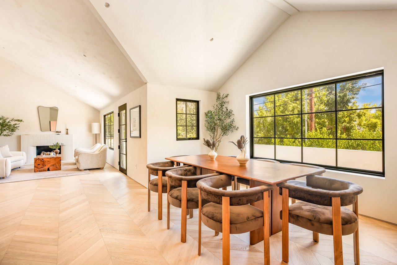 8353 Sunset View Dr