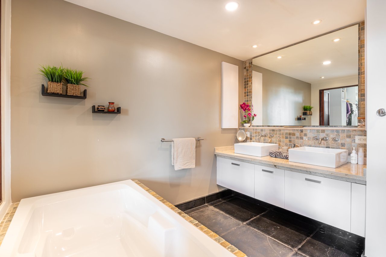 La Perla 113 | Boutique Luxury Condo in the Heart of Tamarindo