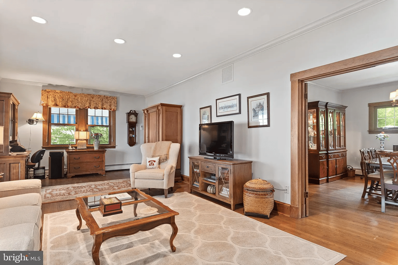57 Bay Dr