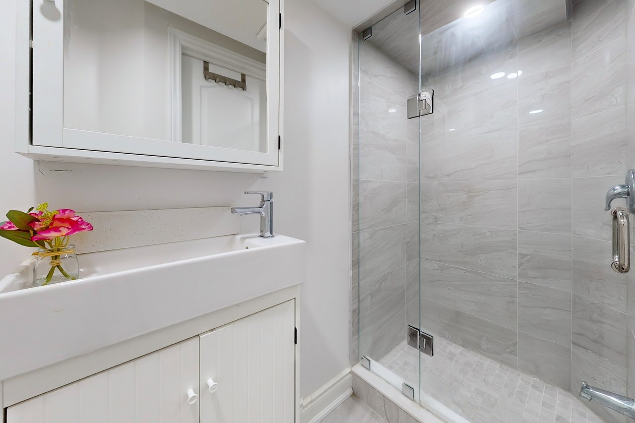 851 Clemens Crescent