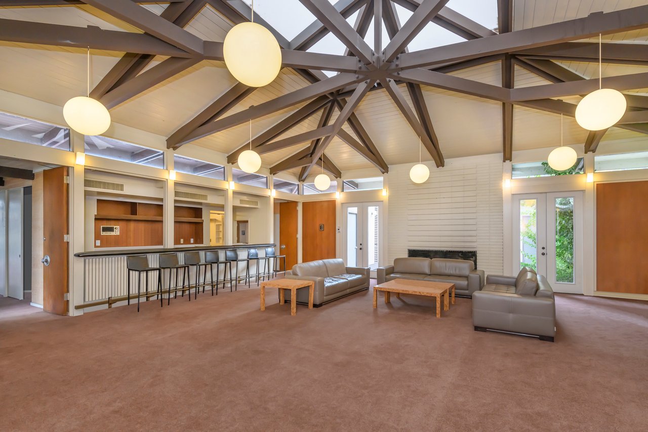 Charming Condo Offering Country Club Appeal