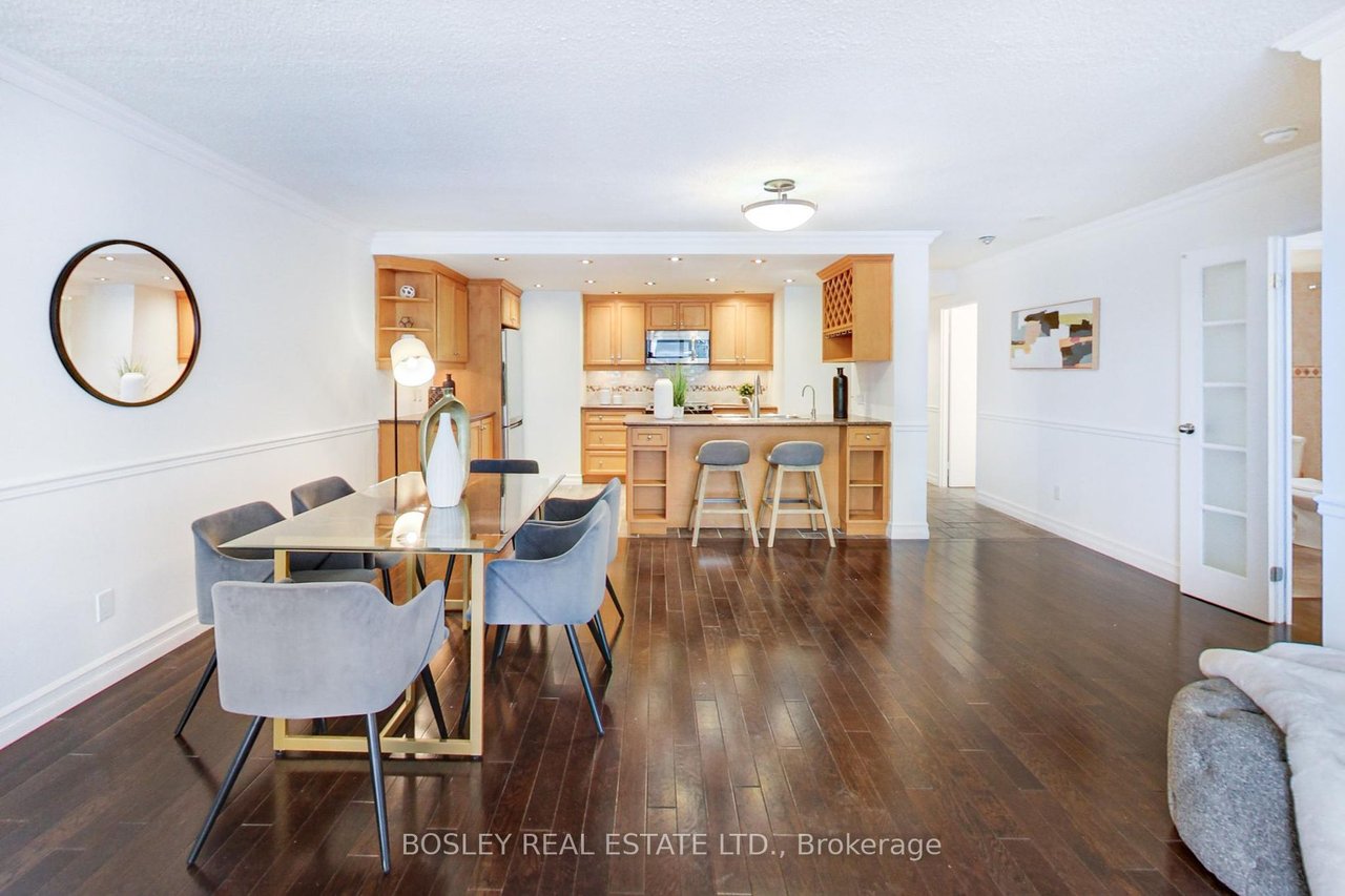633 Bay St 2005