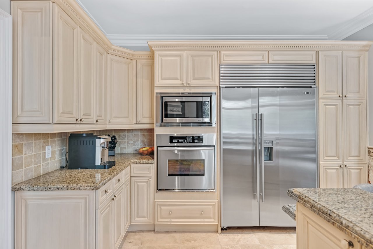 2126 Parker Dr
