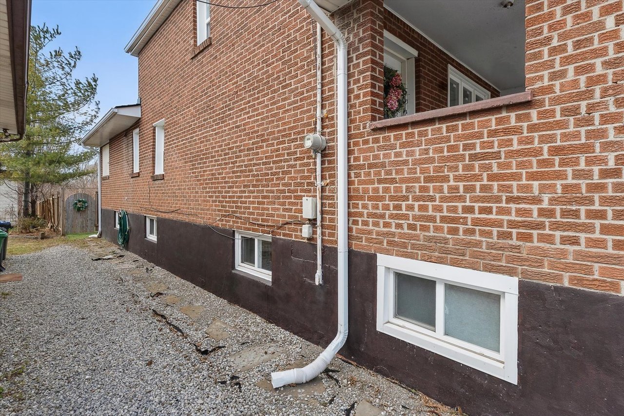 1106 Haig Blvd