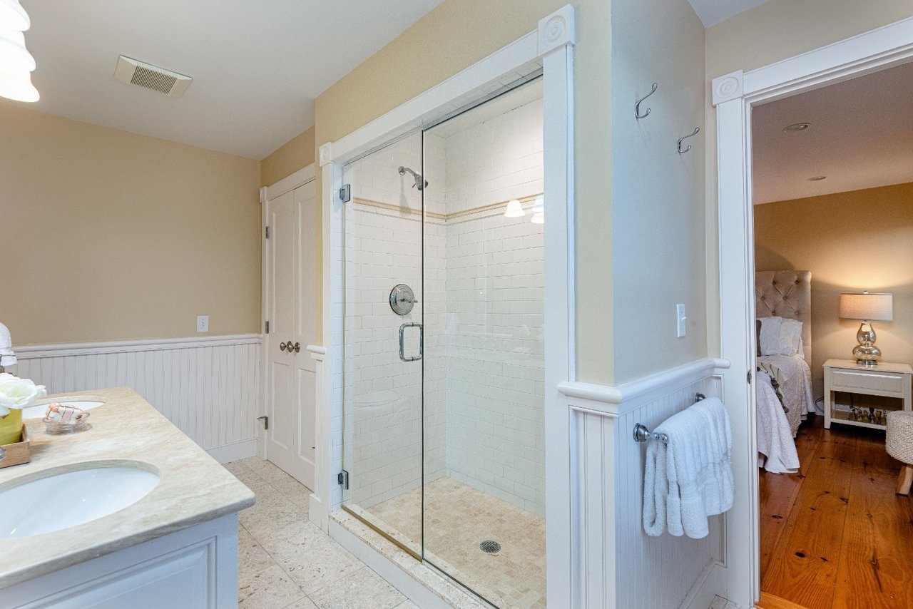 24 Cannonbury Ln