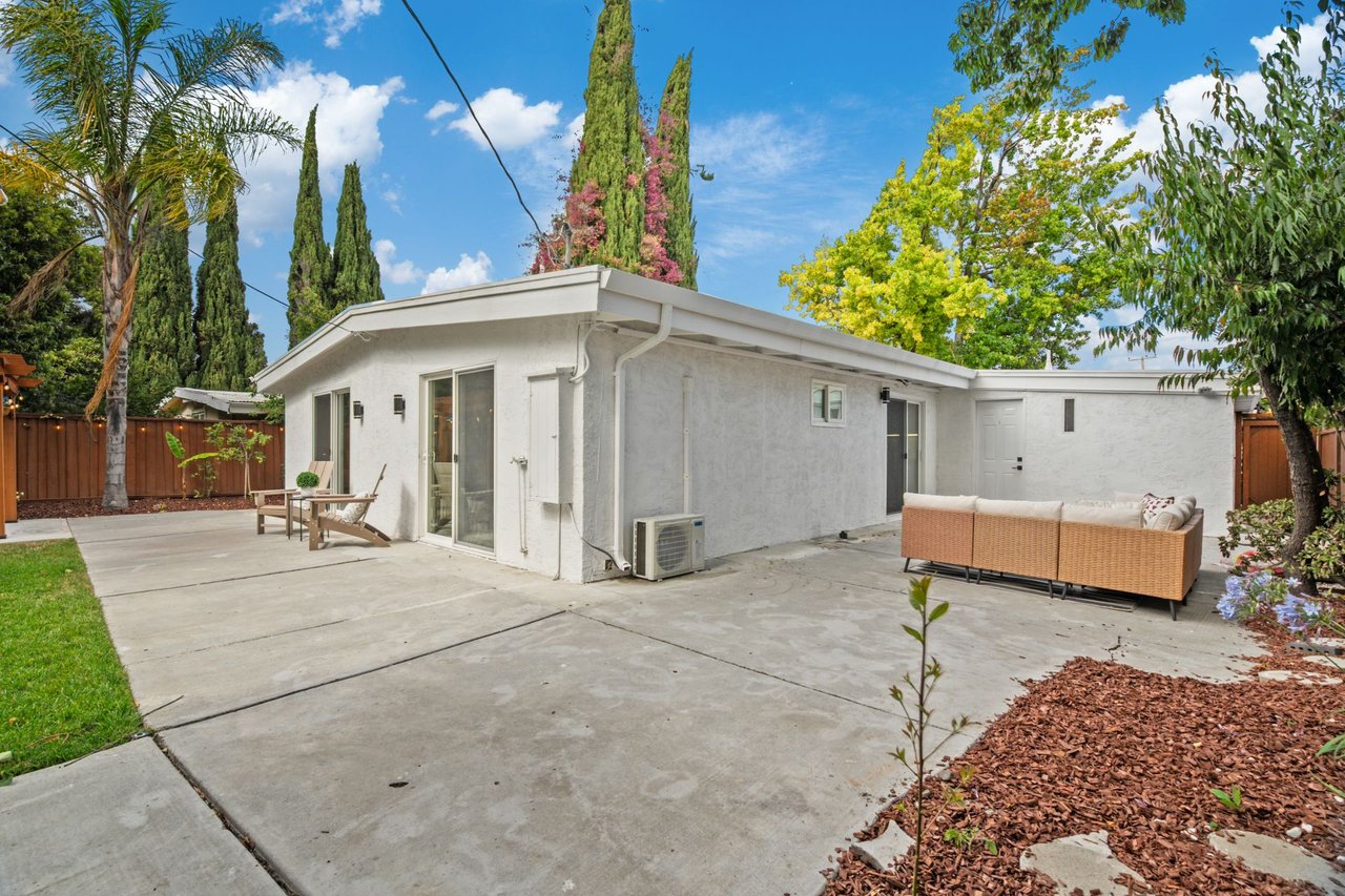 850 Las Palmas Drive