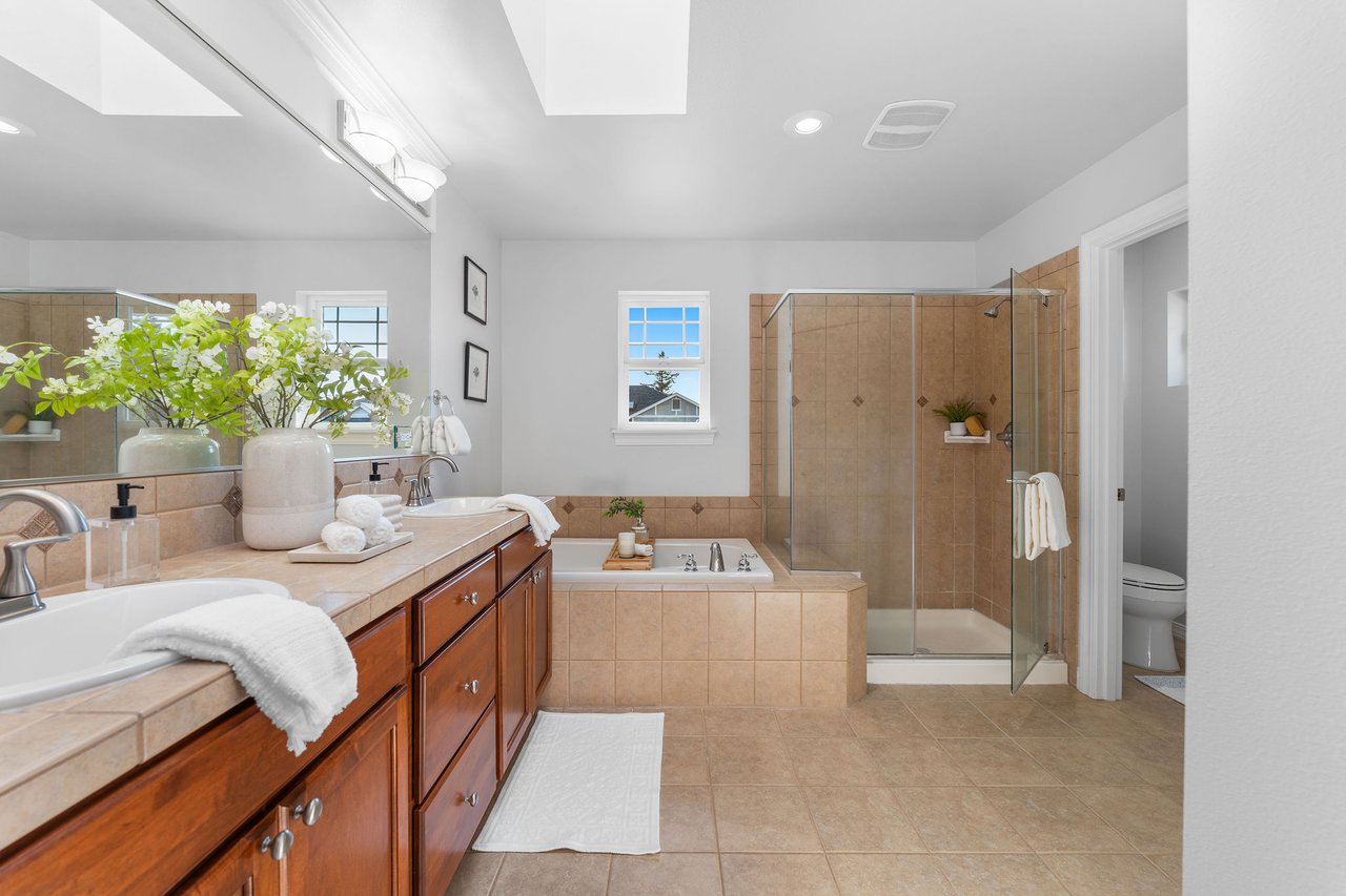 202 Chelan Ct NE