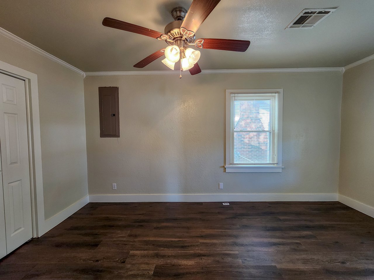 1002 Overland Ct