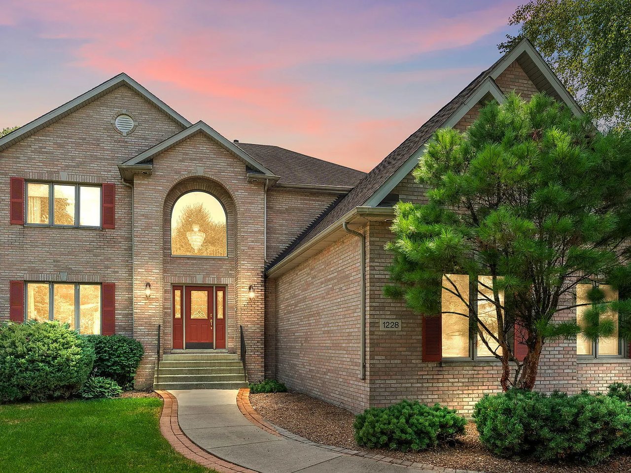 1228 Perthshire Lane