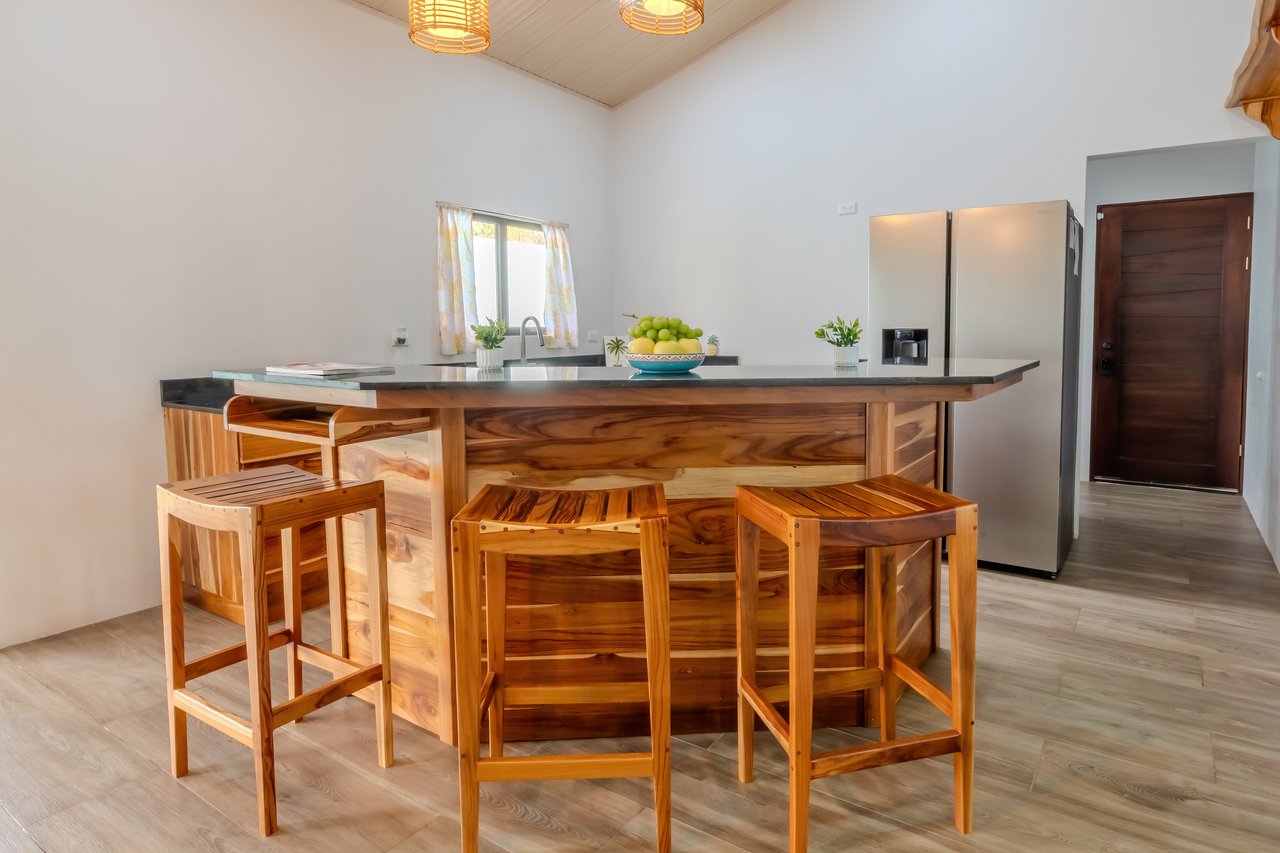 Vista de la Montaña House - Beautiful residence in the desirable Finca Los Alfaro - Quepos