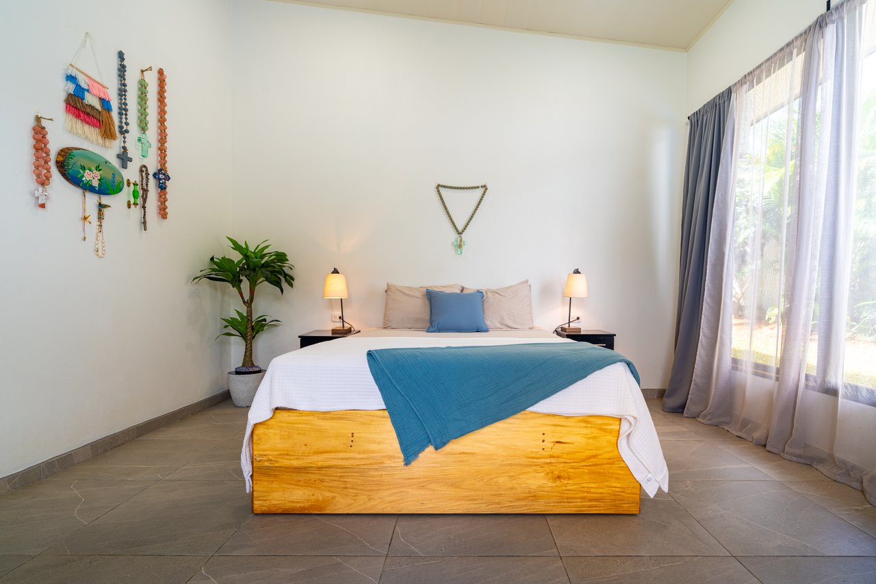 Modern 3 Bedroom Home - Walking distance to it all!