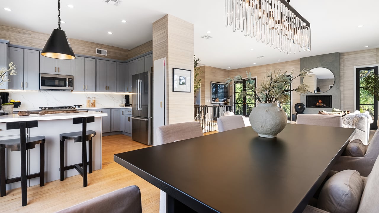 2591 Leicester Dr, Hollywood Hills