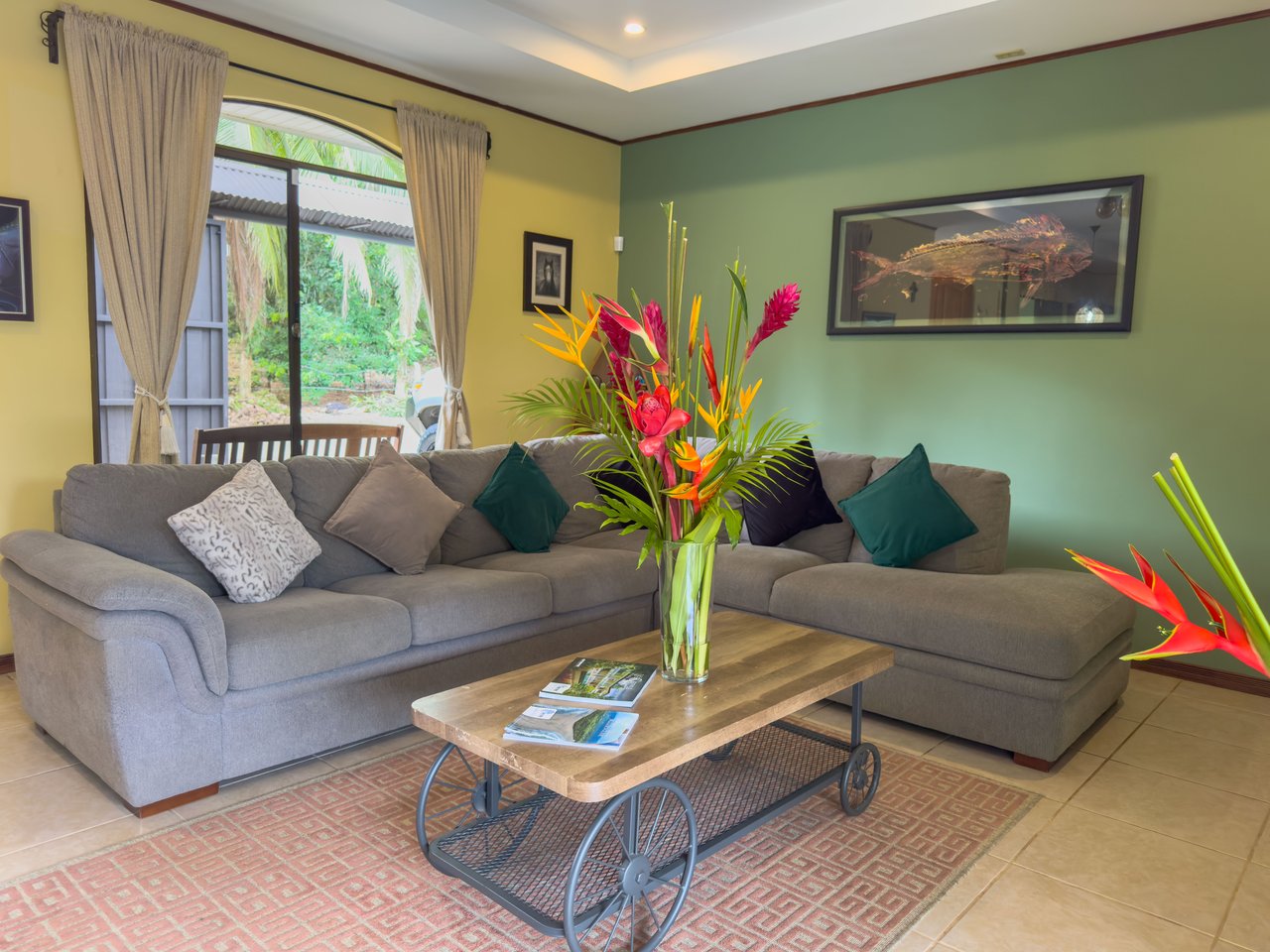Naranjito corner lot house