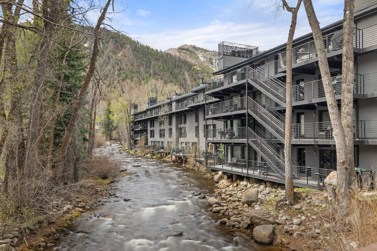 Luxury Riverfront Rental