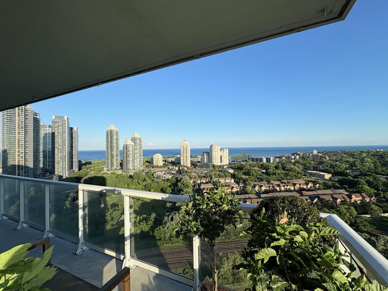 251 Manitoba Street, Toronto Unit: 2208